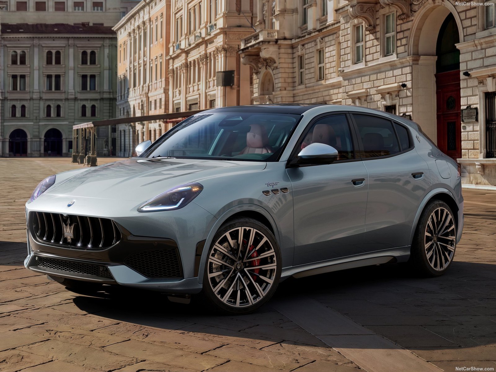 SUV Premium compatta per noleggio lungo termine