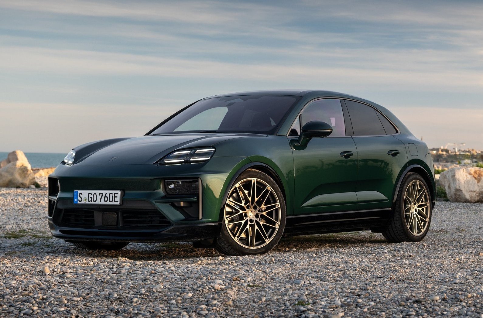 SUV elettrico per noleggio lungo termine